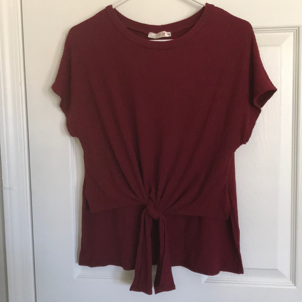 Maroon red shirt sleeve top